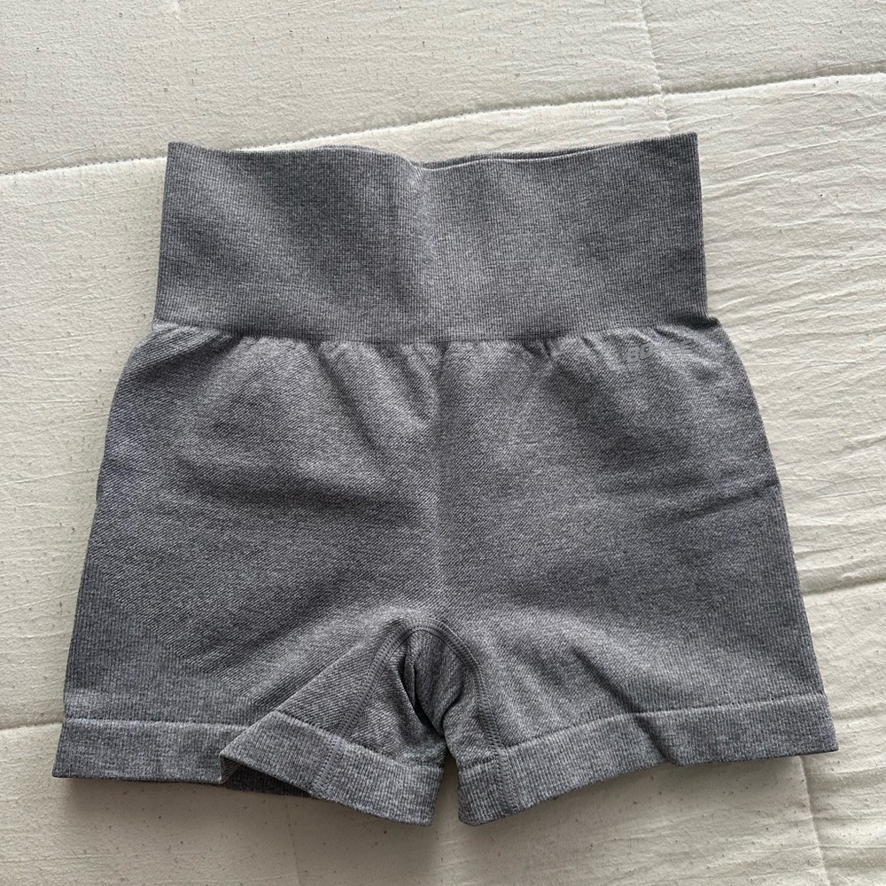bo+tee workout shorts
